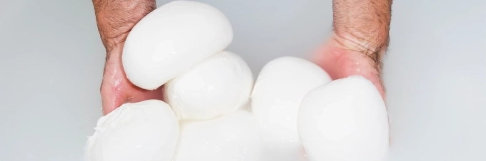 mozzarella-cheese-how-its-made