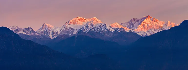 Image of the Himalayan mountains with the peaks in sunlinght